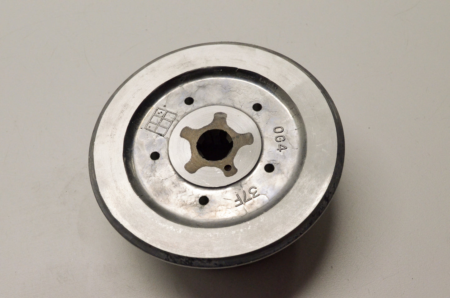 OEM Yamaha 37F-16371-01-00 Clutch Boss NOS