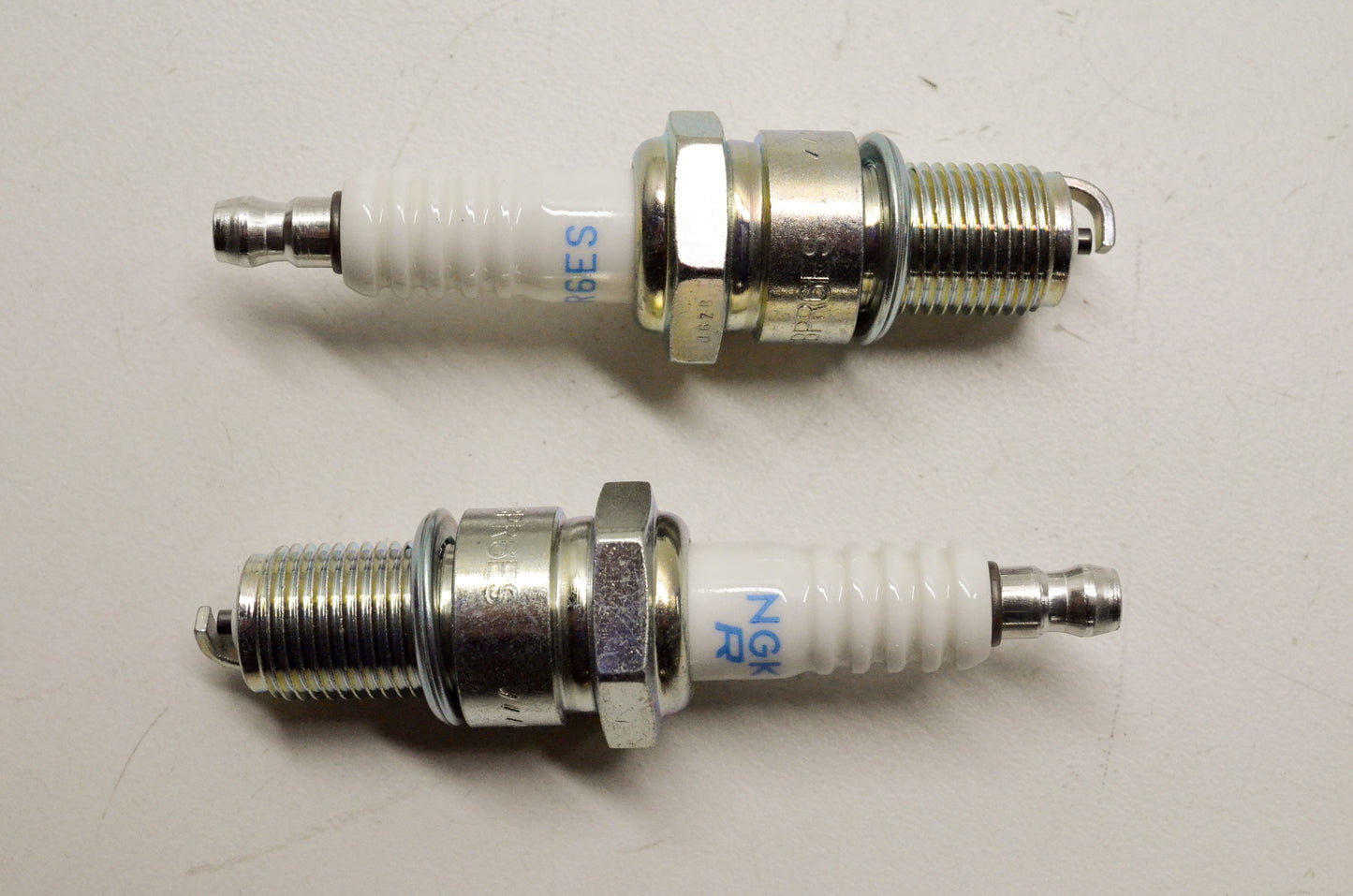 NGK BPR6ES, 7131 Spark Plug Qty 2 NOS