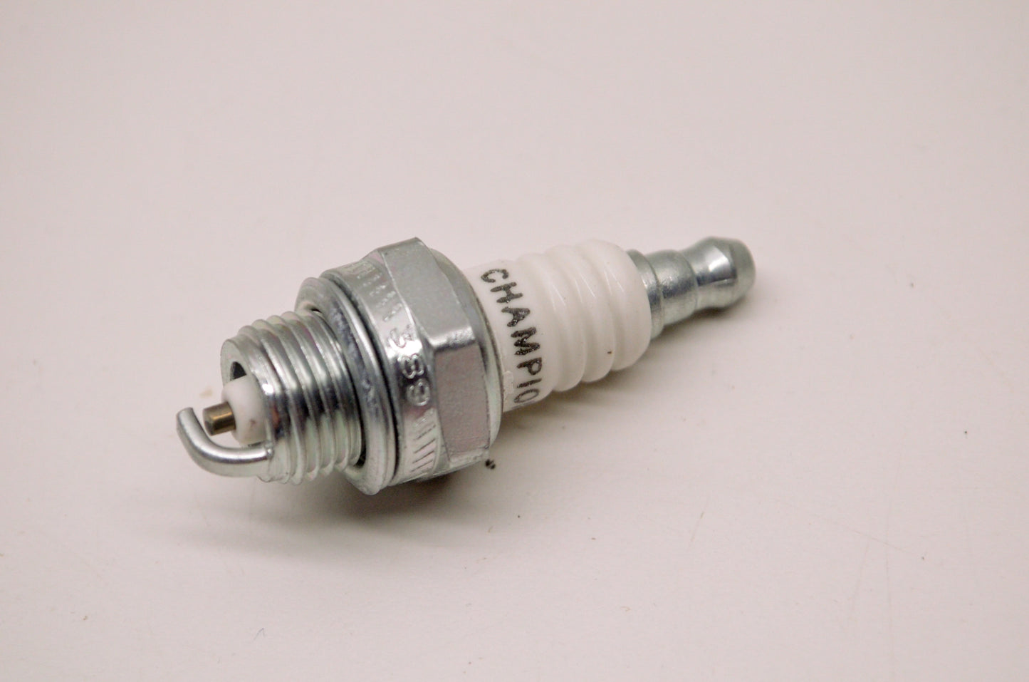 Champion 852, RCJ6Y Spark Plug NOS