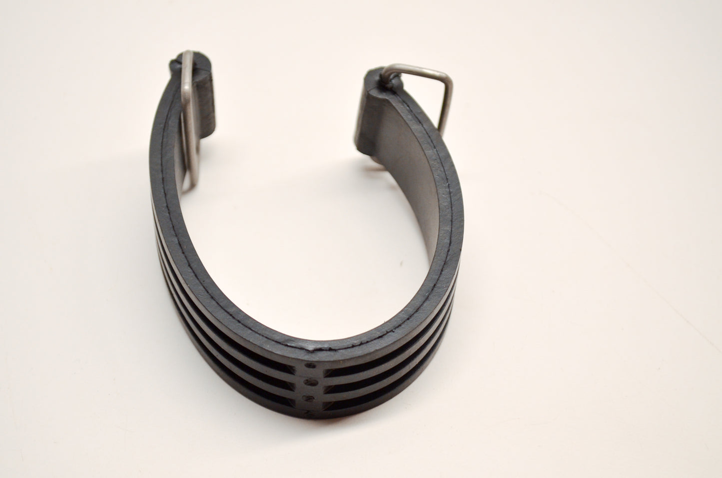 New OEM Harley-Davidson 66105-77 Battery Strap NOS