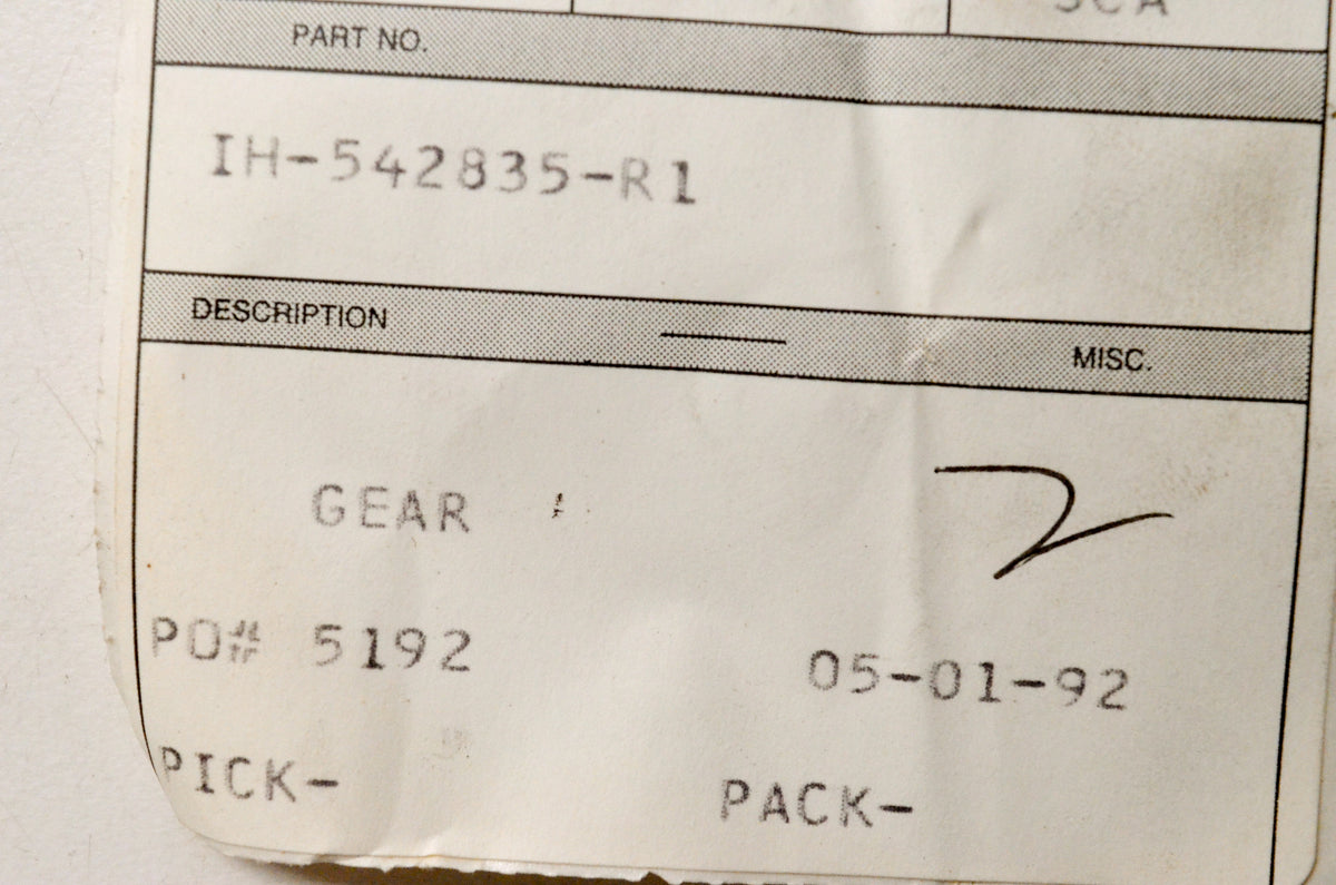 Cub Cadet IH-542835-R1 Pinion Gear RH NOS
