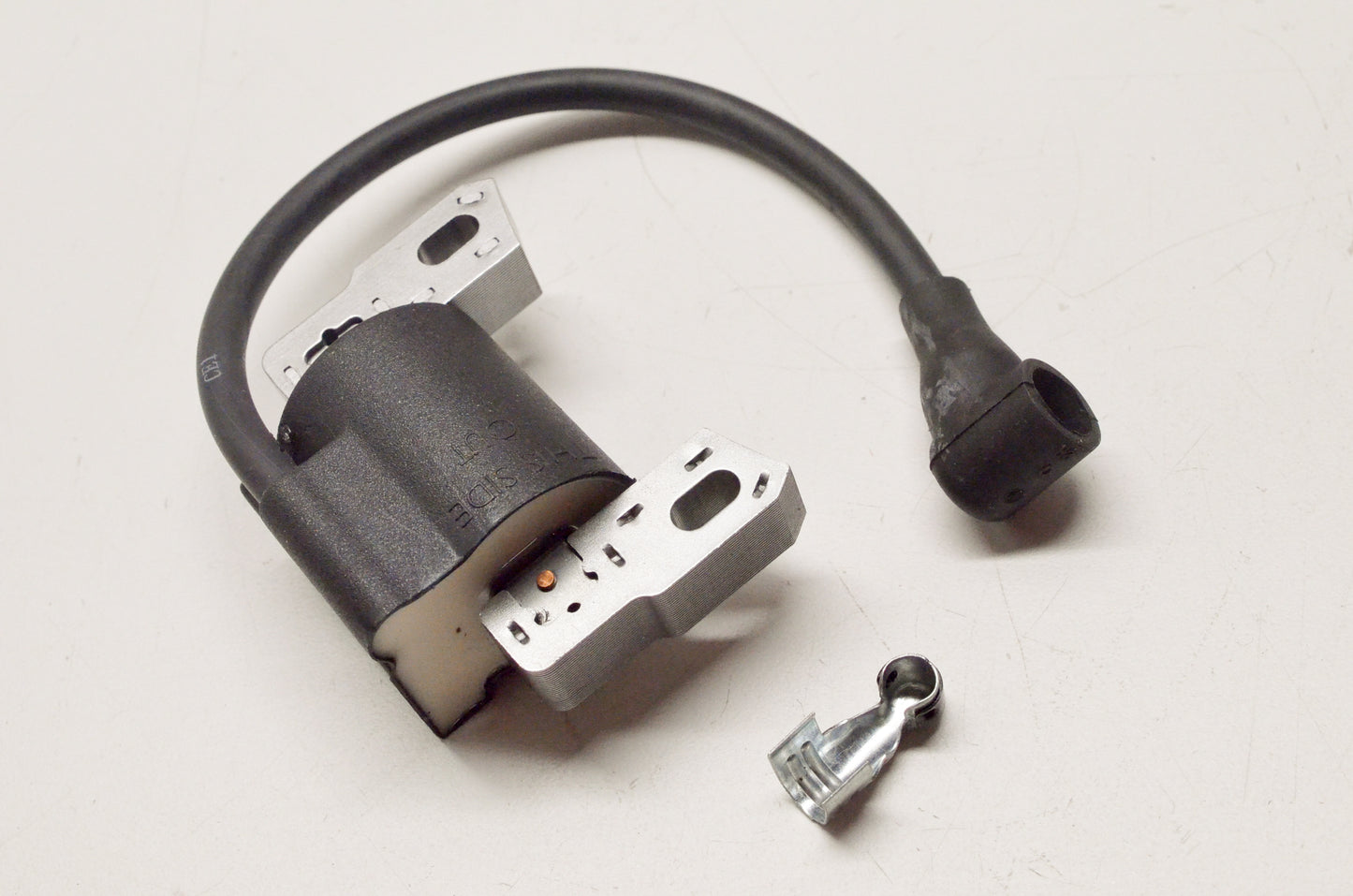 OEM Briggs & Stratton 590454 Magneto Ignition Coil NOS