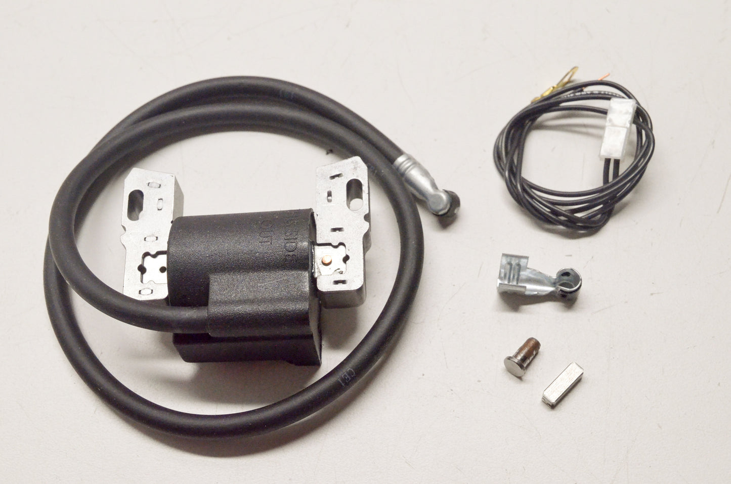 OEM Briggs & Stratton 398811 Magneto Ignition Coil NOS