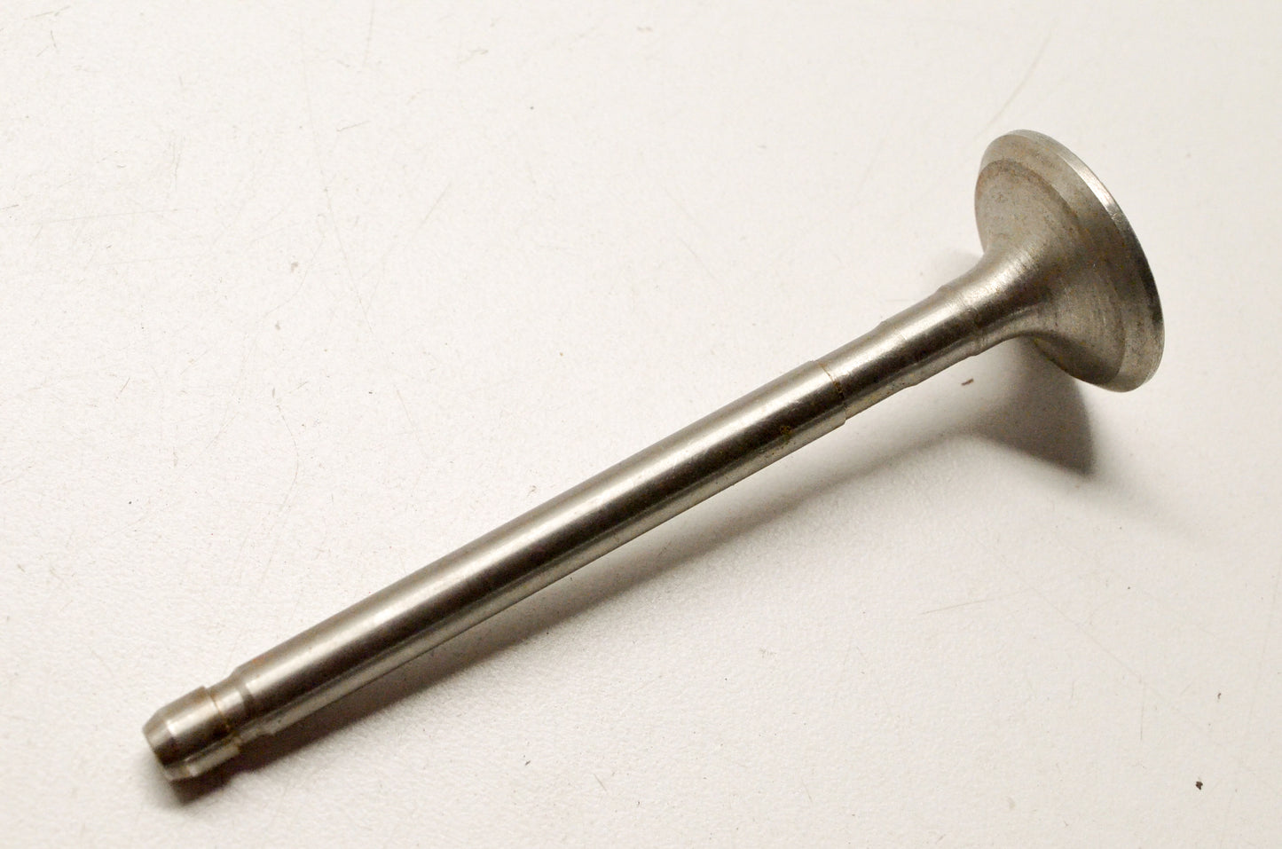 OEM Briggs & Stratton 390420 Exhaust Valve NOS