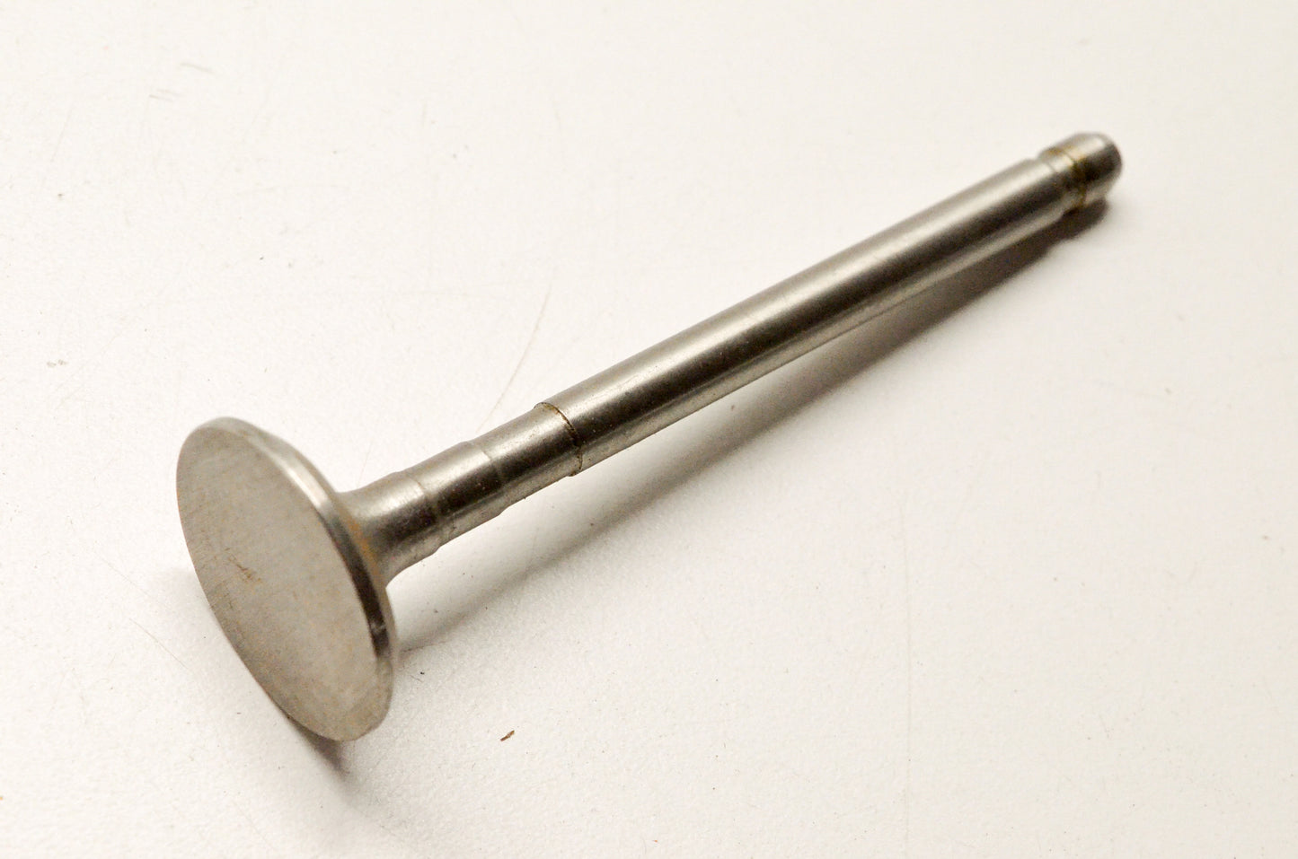 OEM Briggs & Stratton 390420 Exhaust Valve NOS