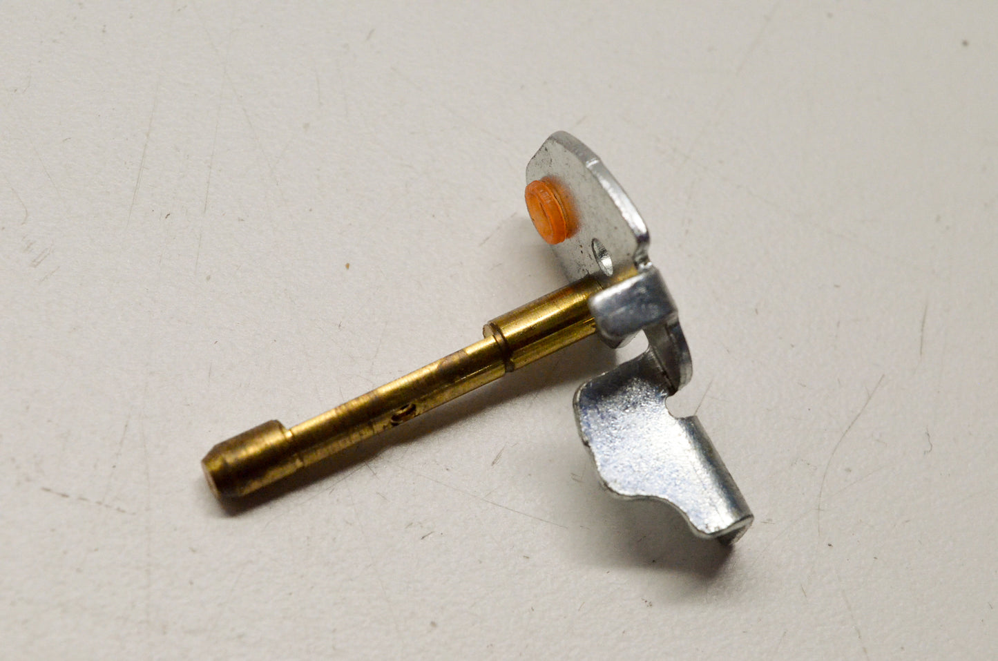 OEM Briggs & Stratton 493267 Throttle Shaft NOS