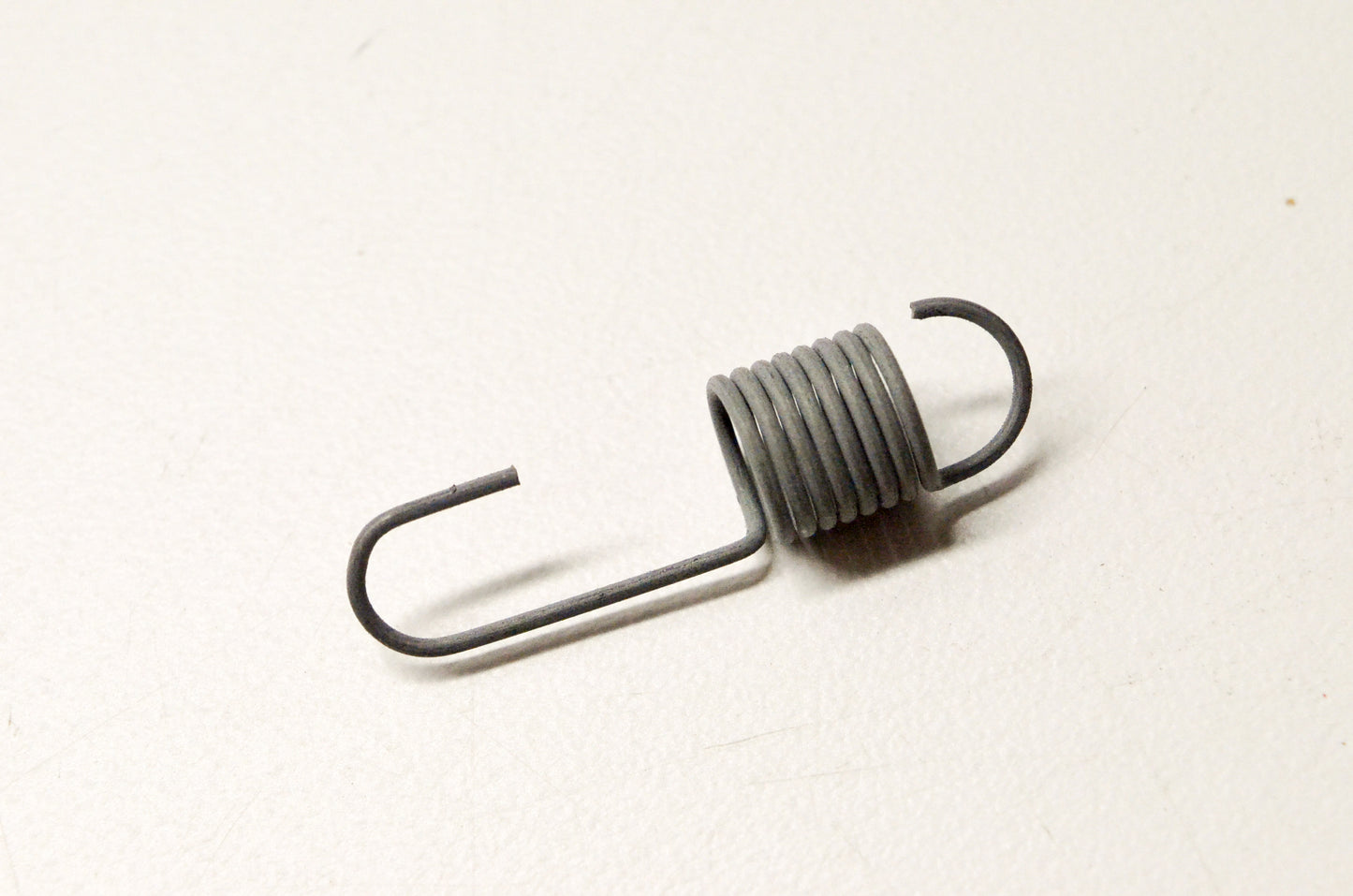 OEM Briggs & Stratton 261563 Governor Idler Spring NOS
