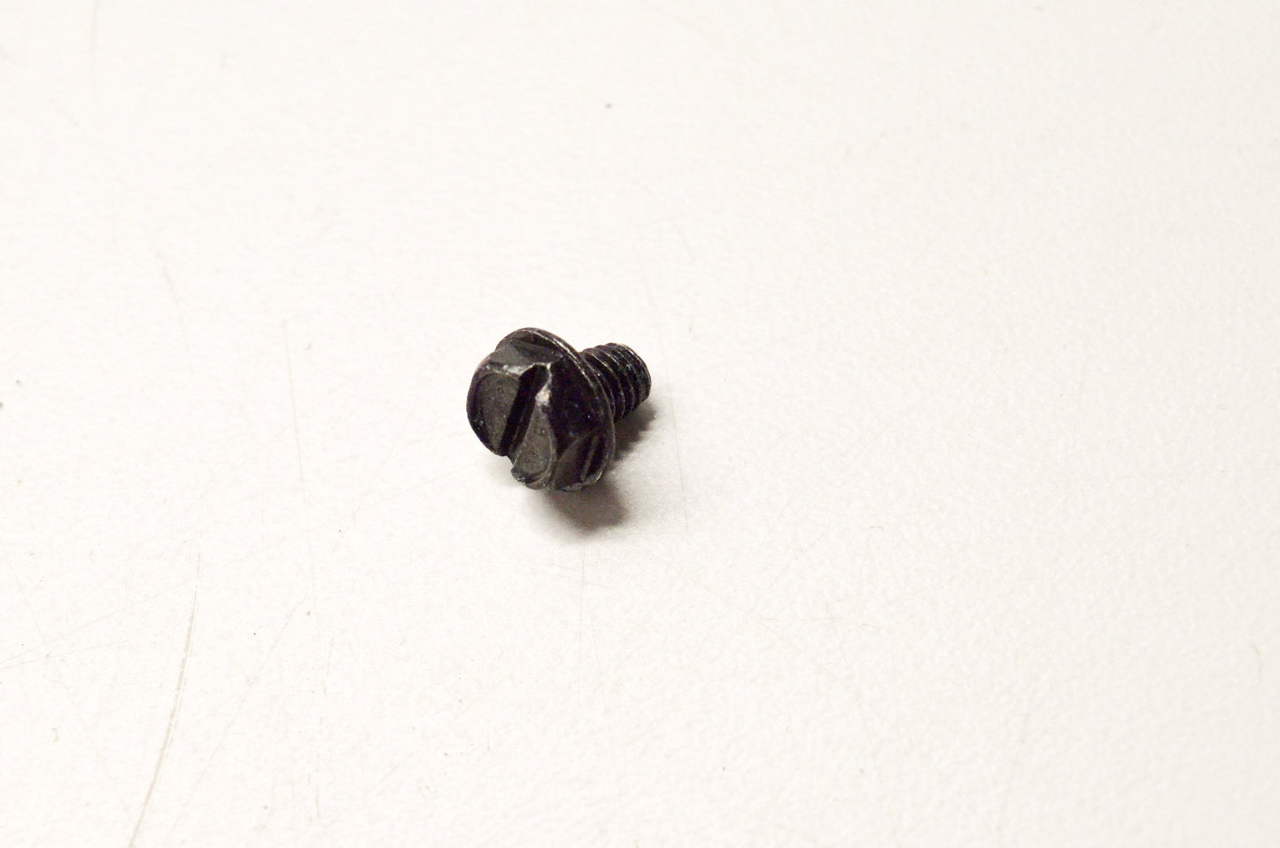 OEM Briggs & Stratton 704061 Hex Screw 10-32 x .25 NOS