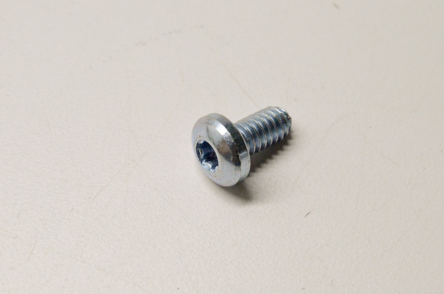 OEM Briggs & Stratton 703961 Screw 1/4-20 x .550 NOS