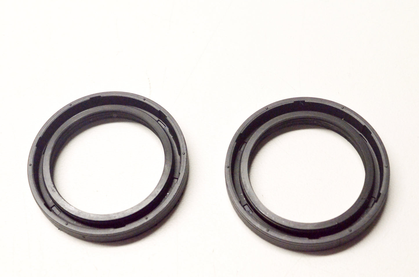 OEM Briggs & Stratton 291675S Oil Seal Qty 2 NOS