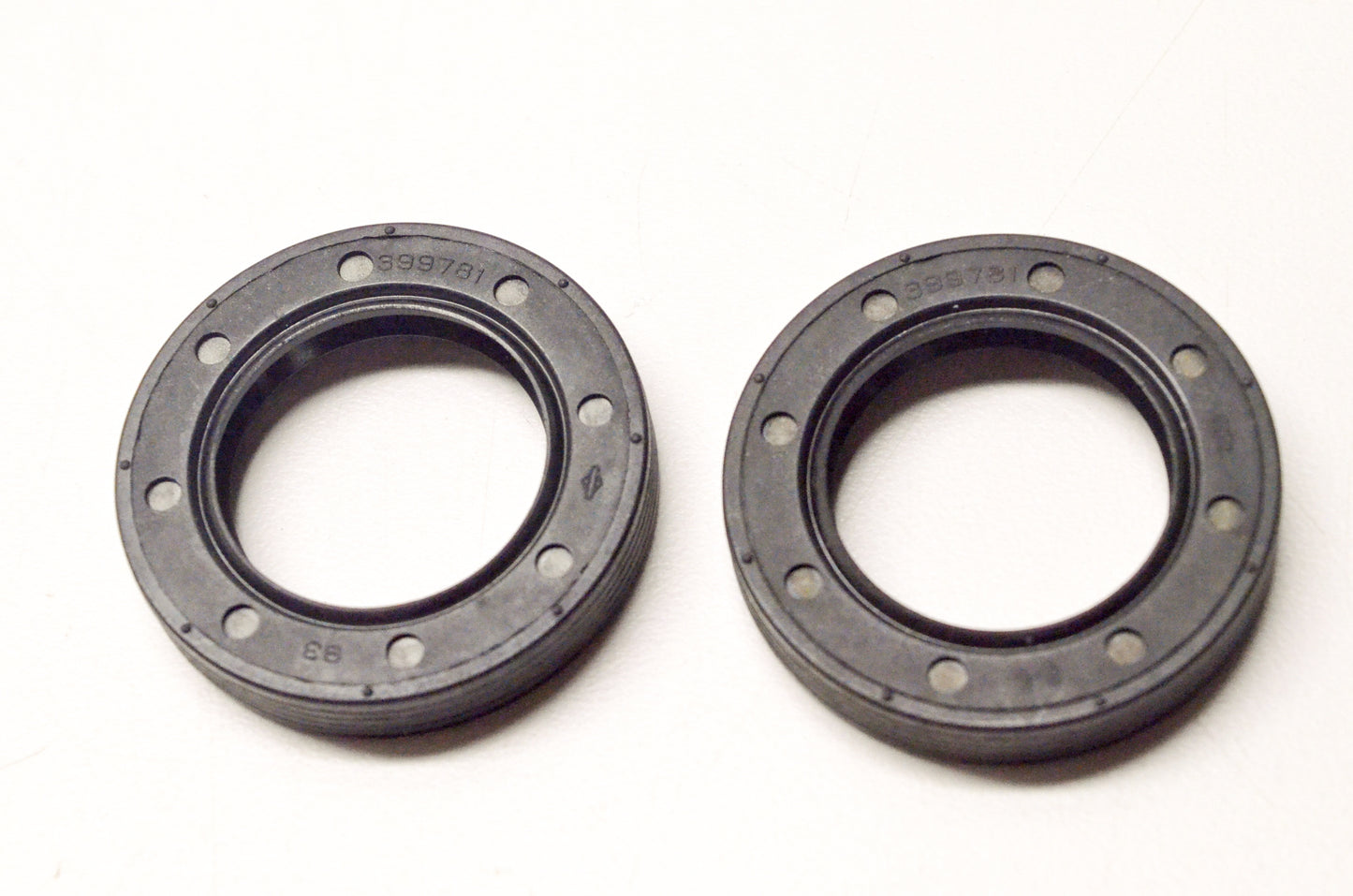 OEM Briggs & Stratton 399781S Oil Seal Qty 2 NOS