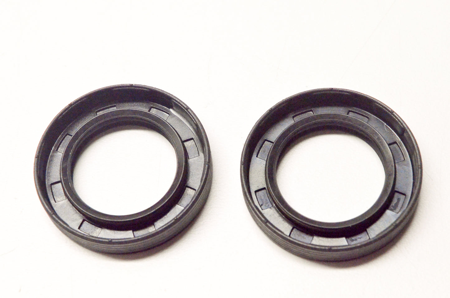 OEM Briggs & Stratton 399781S Oil Seal Qty 2 NOS