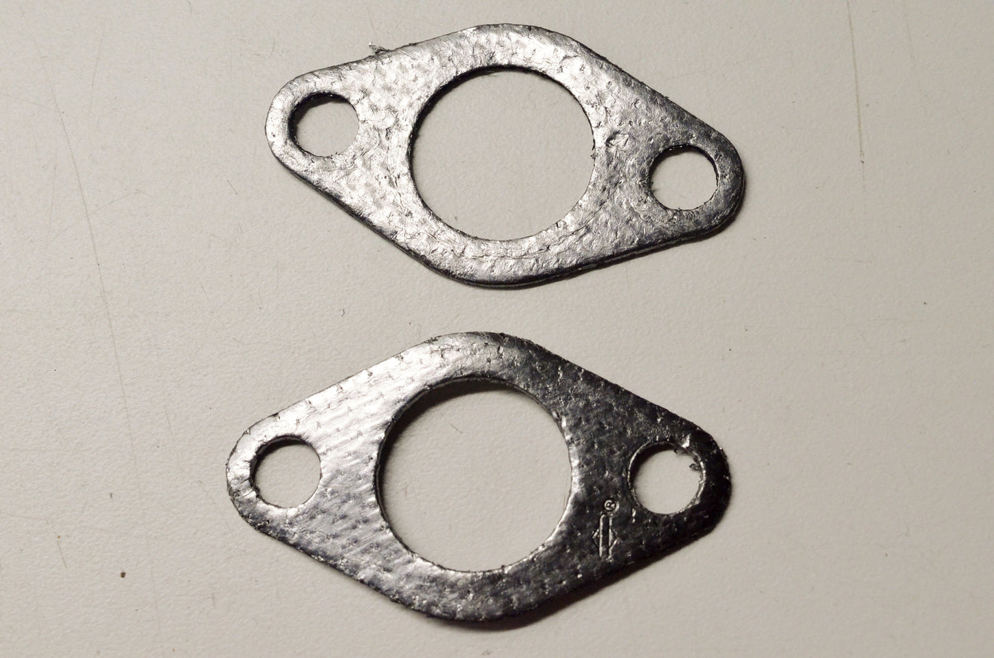 OEM Briggs & Stratton 690970 Exhaust Gasket Qty 2 NOS