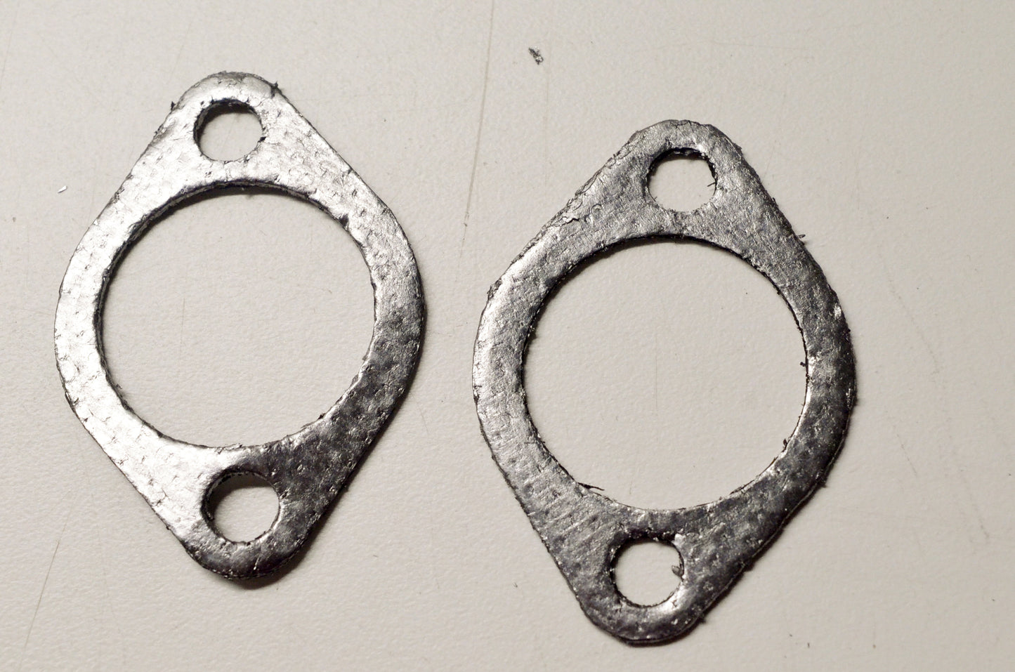 OEM Briggs & Stratton 692236 Exhaust Gasket Qty 2 NOS