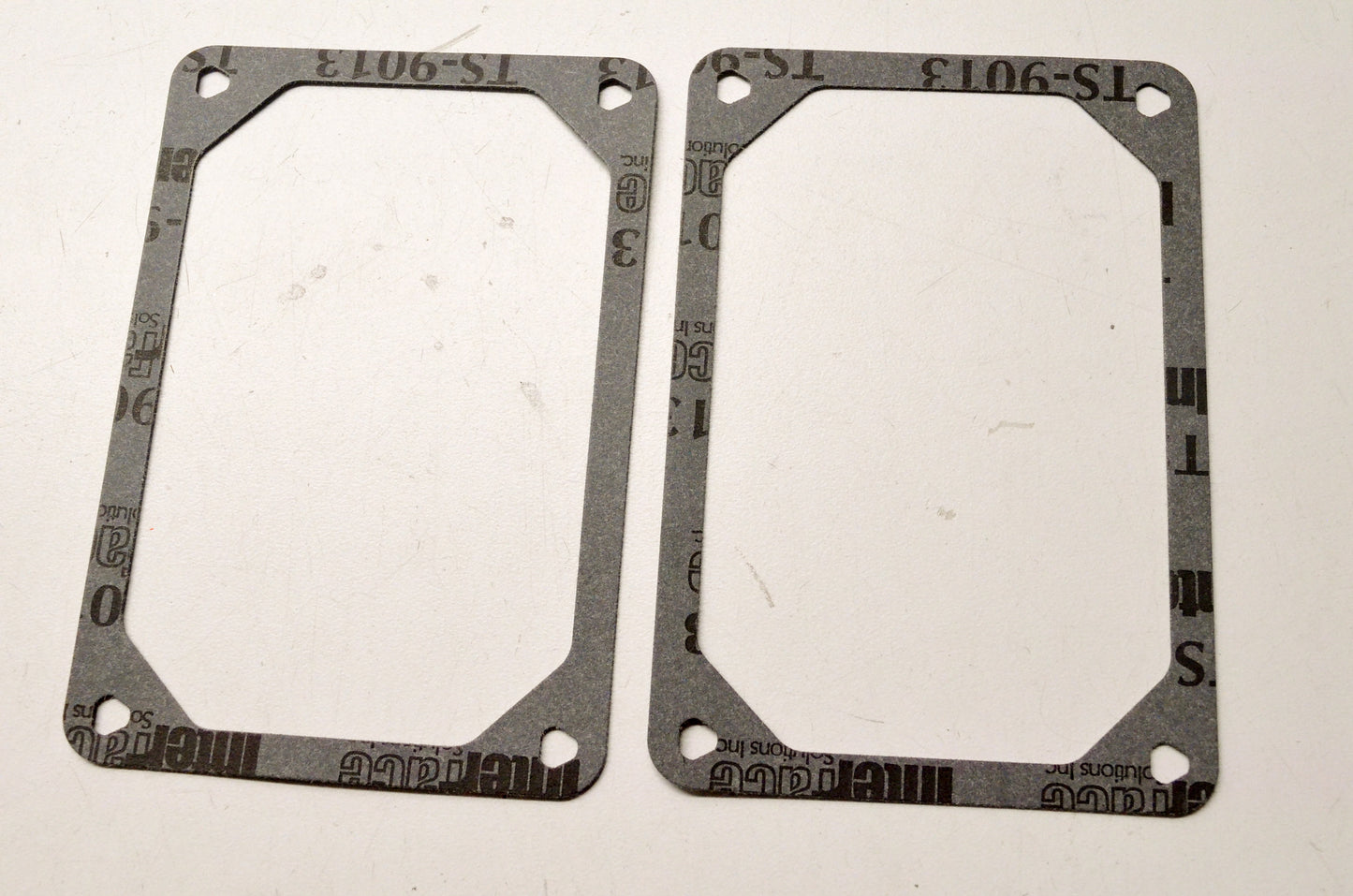 OEM Briggs & Stratton 272475S Rocker Valve Cover Gasket Qty 2 NOS