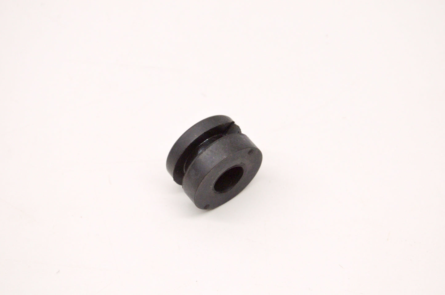 OEM Yamaha 90480-16561-00 Grommet NOS