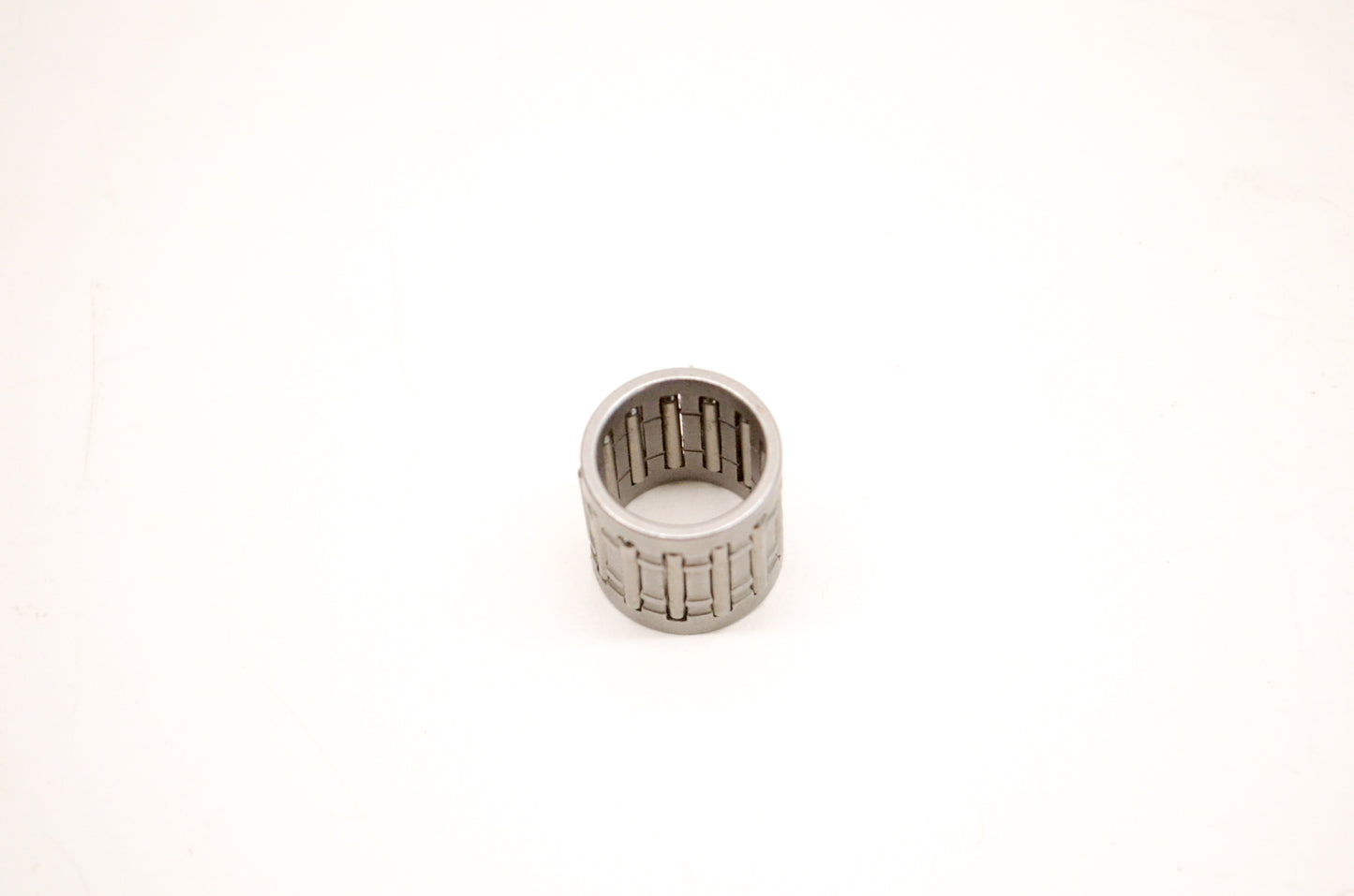 New OEM Yamaha 93310-216L2-00 Wrist Pin Bearing Cylinder #10 NOS