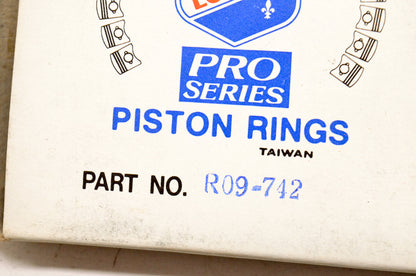 Lemans R09-742 Piston Ring Kit NOS
