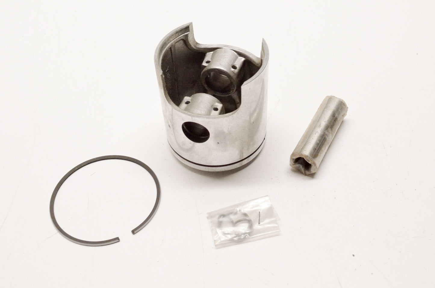 Lemans 09-827-1 .010 Oversized Piston Kit NOS