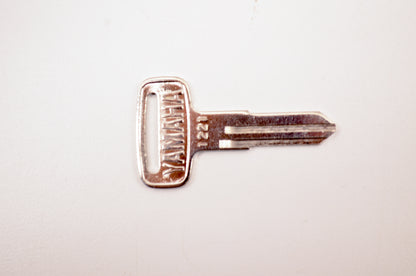 Oem Yamaha 90890-55811-00 Blank Key 1221 Nos