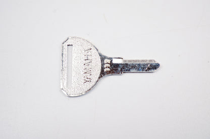 Oem Yamaha 90890-55902-00 Blank Key 122 Nos