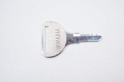 Oem Yamaha 90890-55902-00 Blank Key 122 Nos