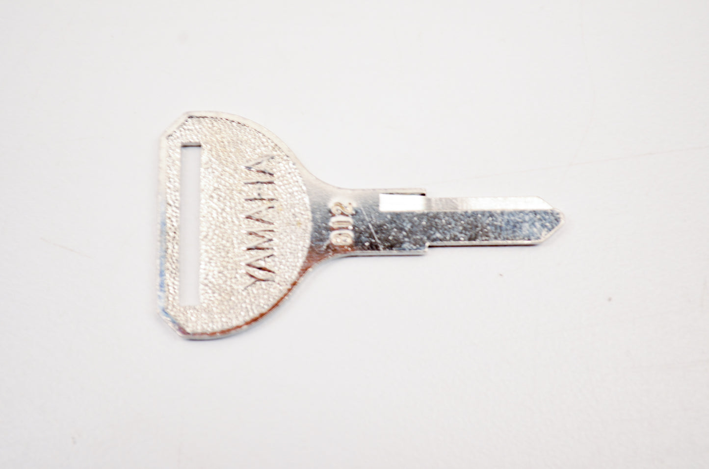 OEM YAMAHA 90890-55922-00 BLANK KEY 812 NOS