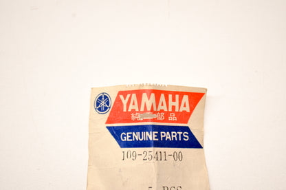 OEM Yamaha 109-25411-00-00 Bolt NOS