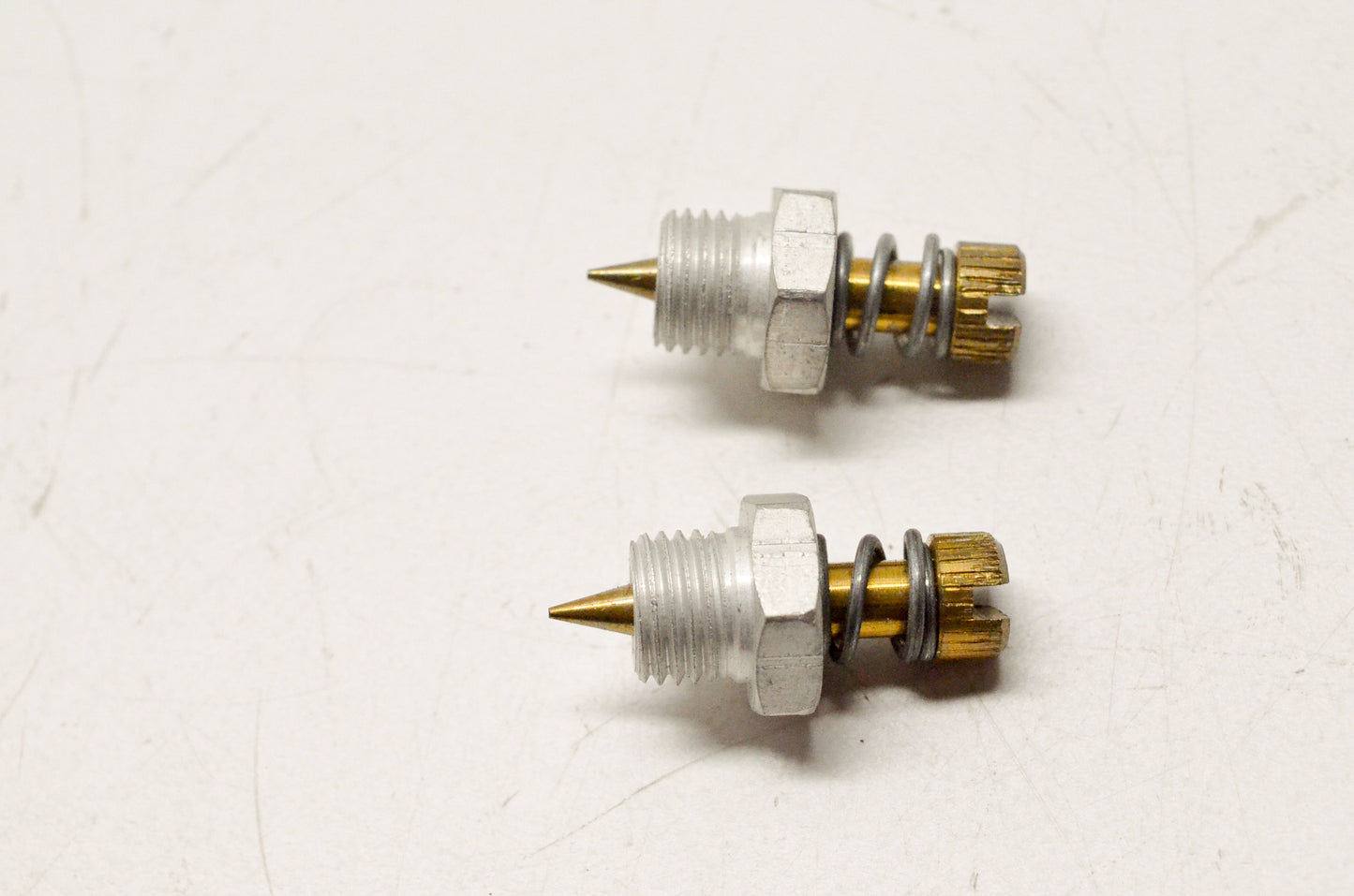 OEM Briggs & Stratton 391233 Needle Valve Qty 2 NOS