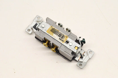 New OEM Briggs & Stratton 68759GS Outlet 120v 20a DP NOS