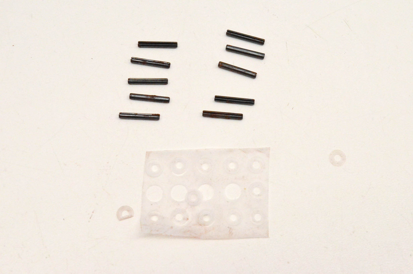 New OEM Briggs & Stratton 391413 Sealing Pin And Washer Kit NOS