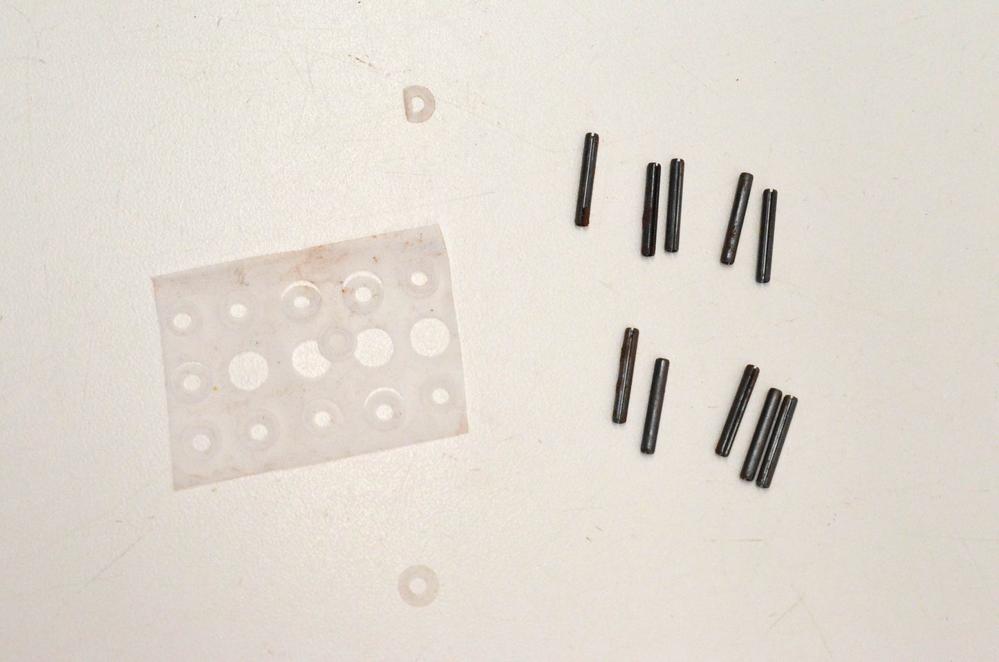 New OEM Briggs & Stratton 391413 Sealing Pin And Washer Kit NOS