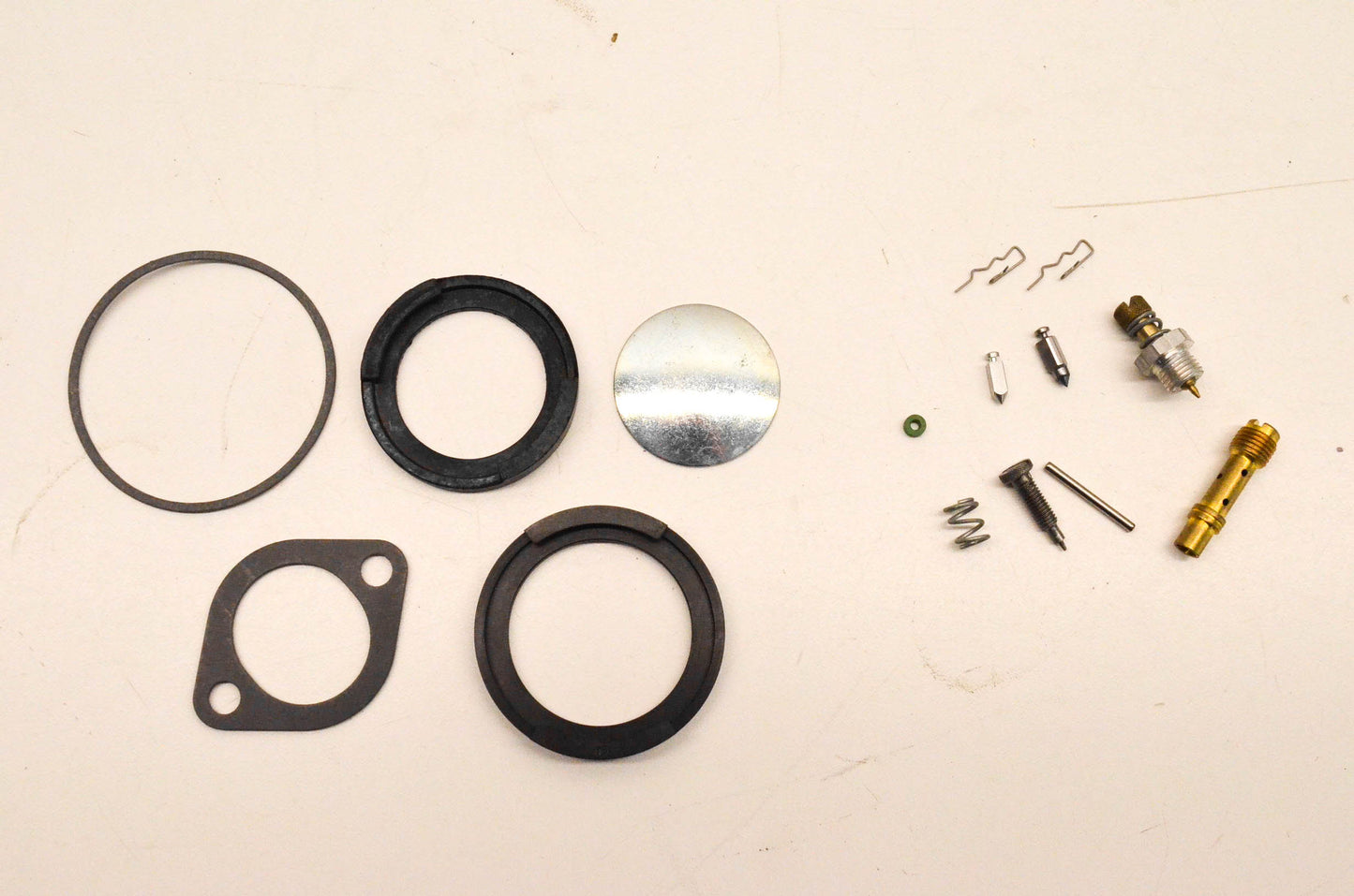 New OEM Briggs & Stratton 394698 Carburetor Overhaul Kit NOS