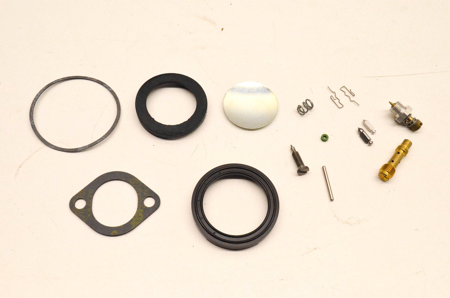 New OEM Briggs & Stratton 394698 Carburetor Overhaul Kit NOS