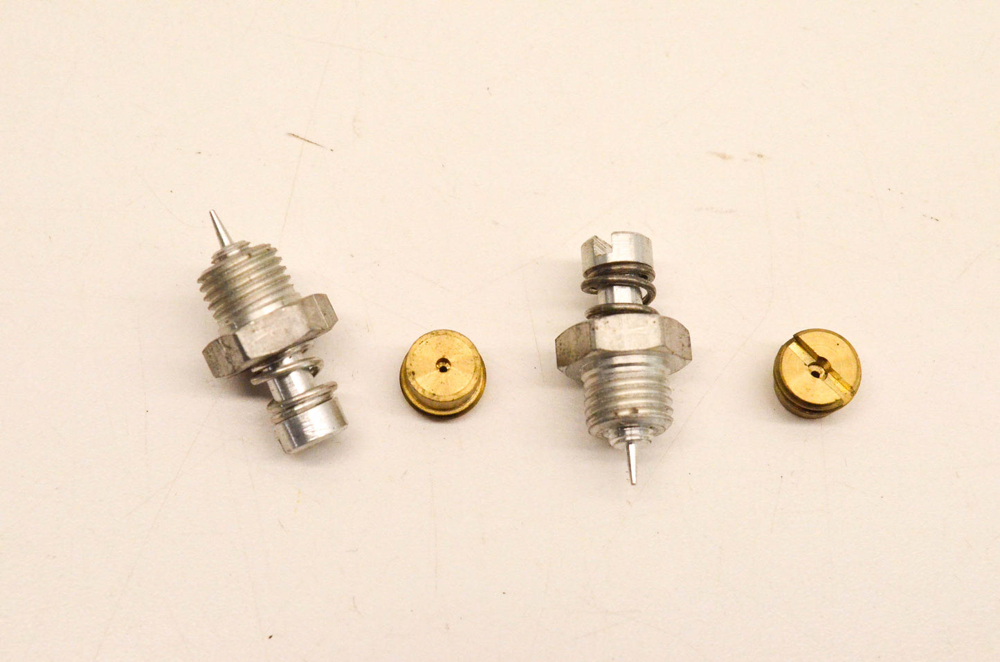 New OEM Briggs & Stratton 299060 Valve QTY 2 NOS