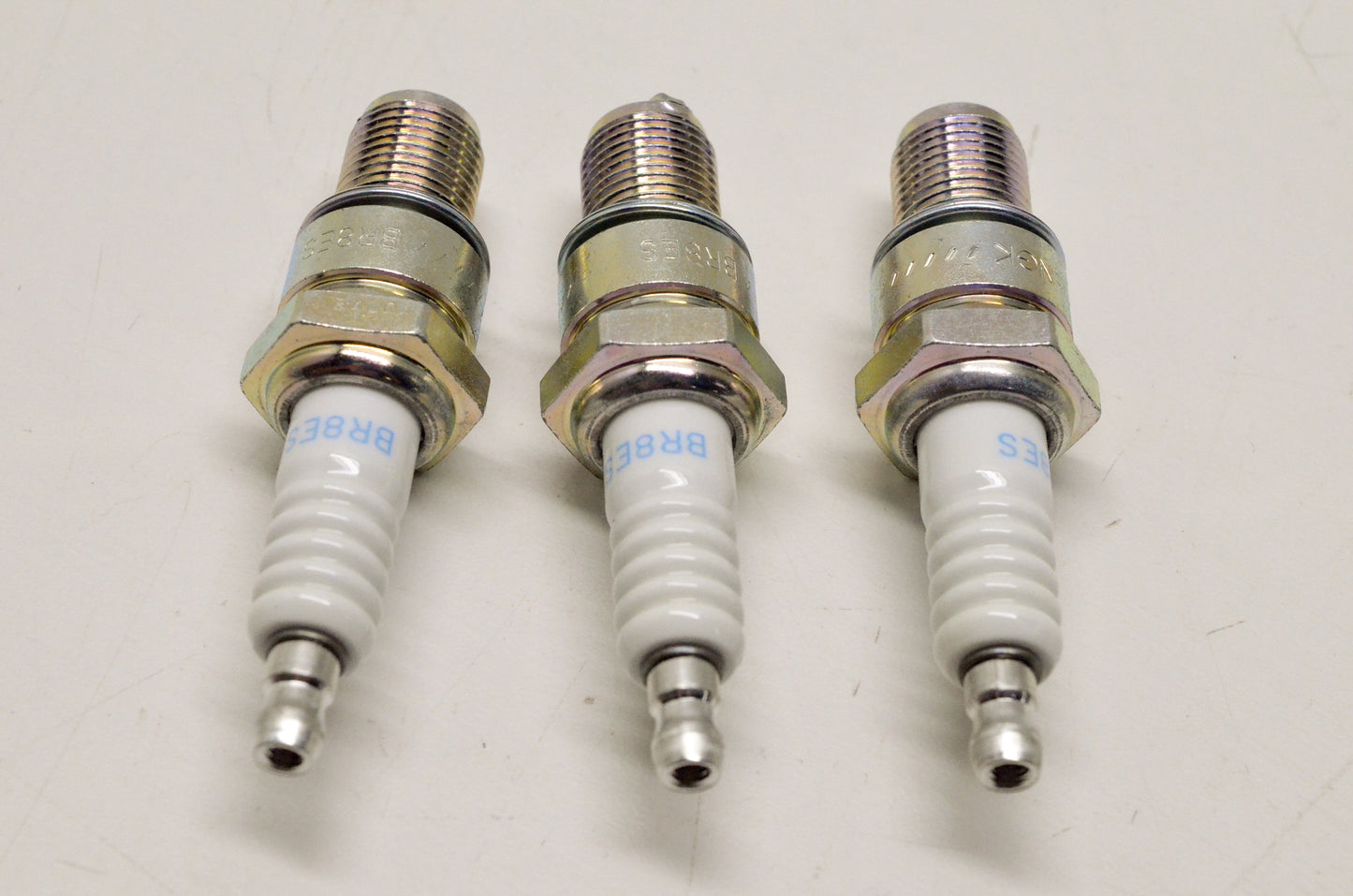 NGK BR8ES, 5422 Spark Plug Qty 3 NOS