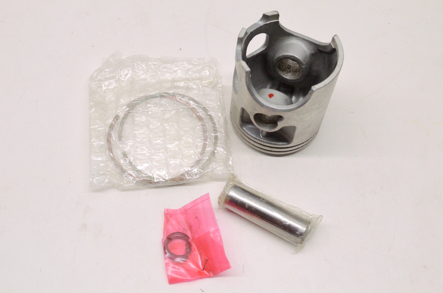 OEM Yamaha 50-520-05 Piston Kit NOS
