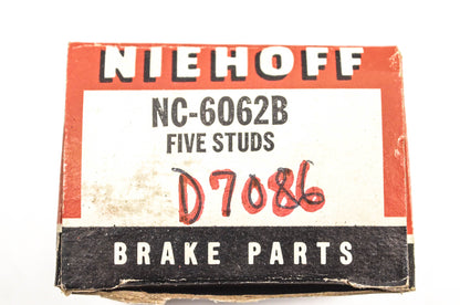 Niehoff NC-6062B, D7086 Wheel Lug Studs Qty 5 NOS