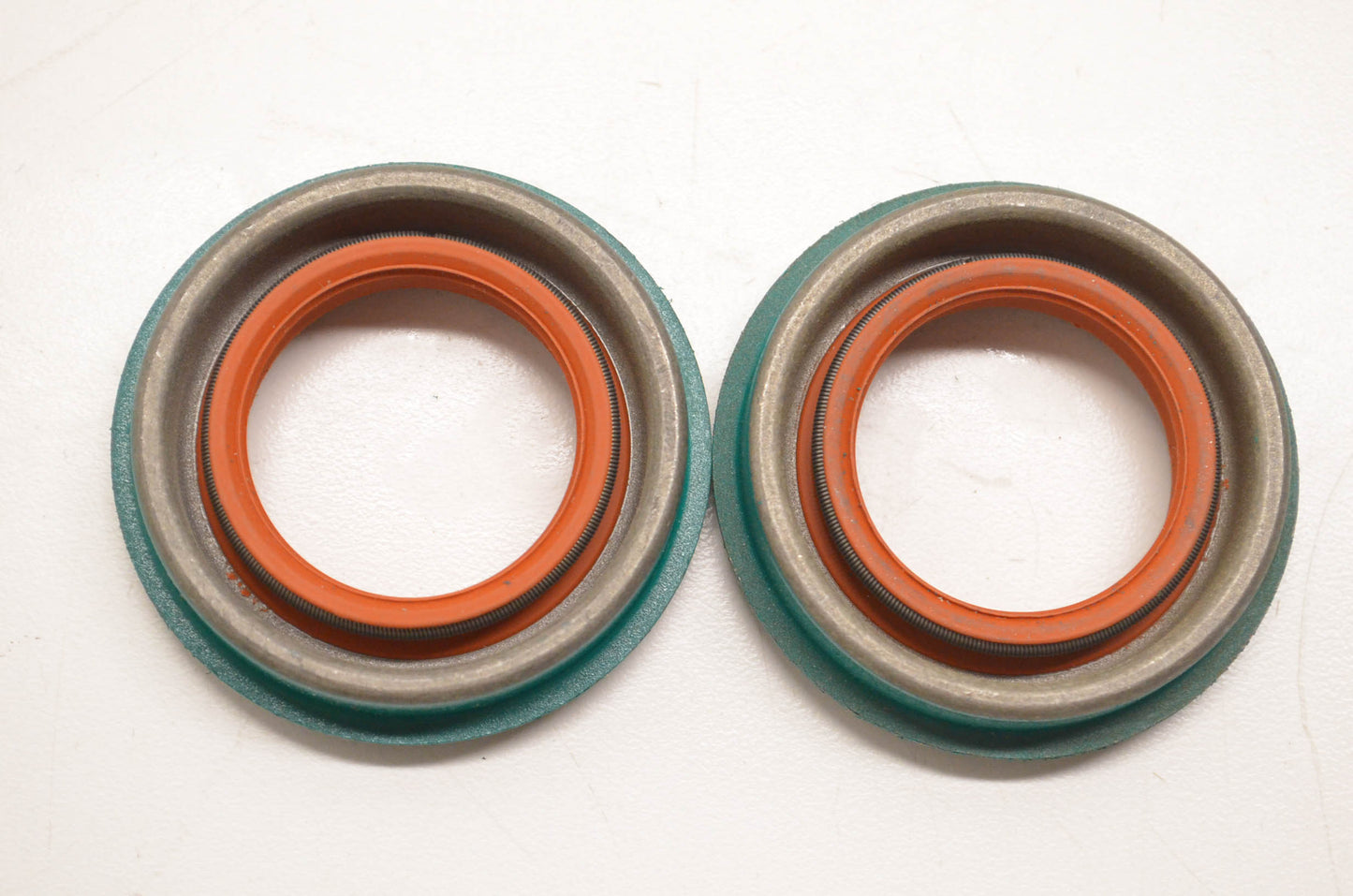 CR 13668 Oil Seals Qty 2 NOS