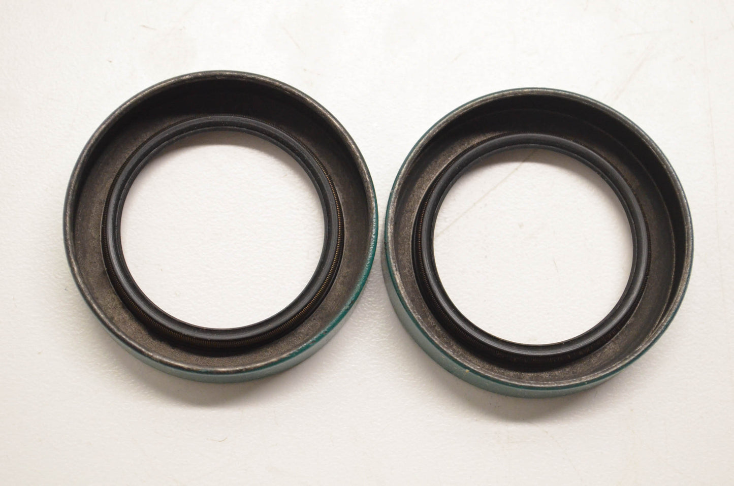 CR 13985 Oil Seals Qty 2 NOS