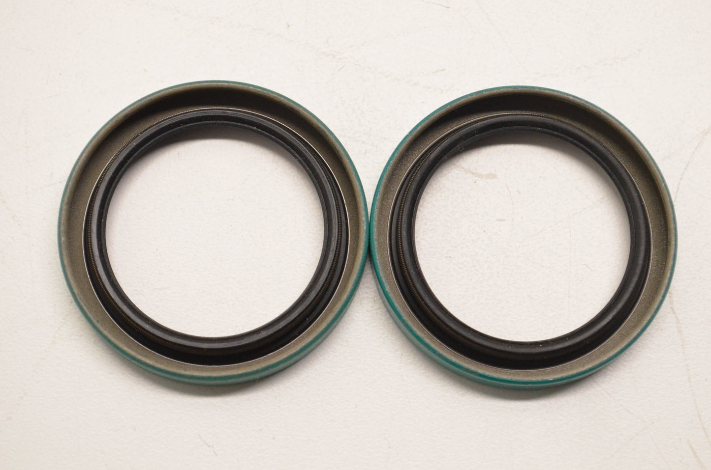 CR 15810 Oil Seals Qty 2 NOS