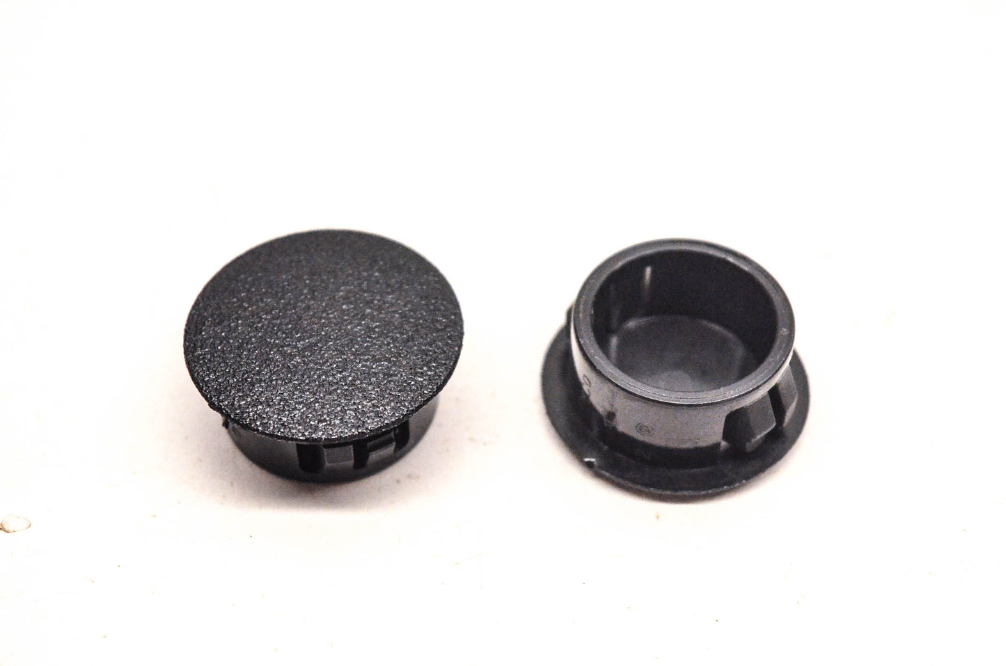 Aftermarket 572072100 Black Caps Qty 2 NOS