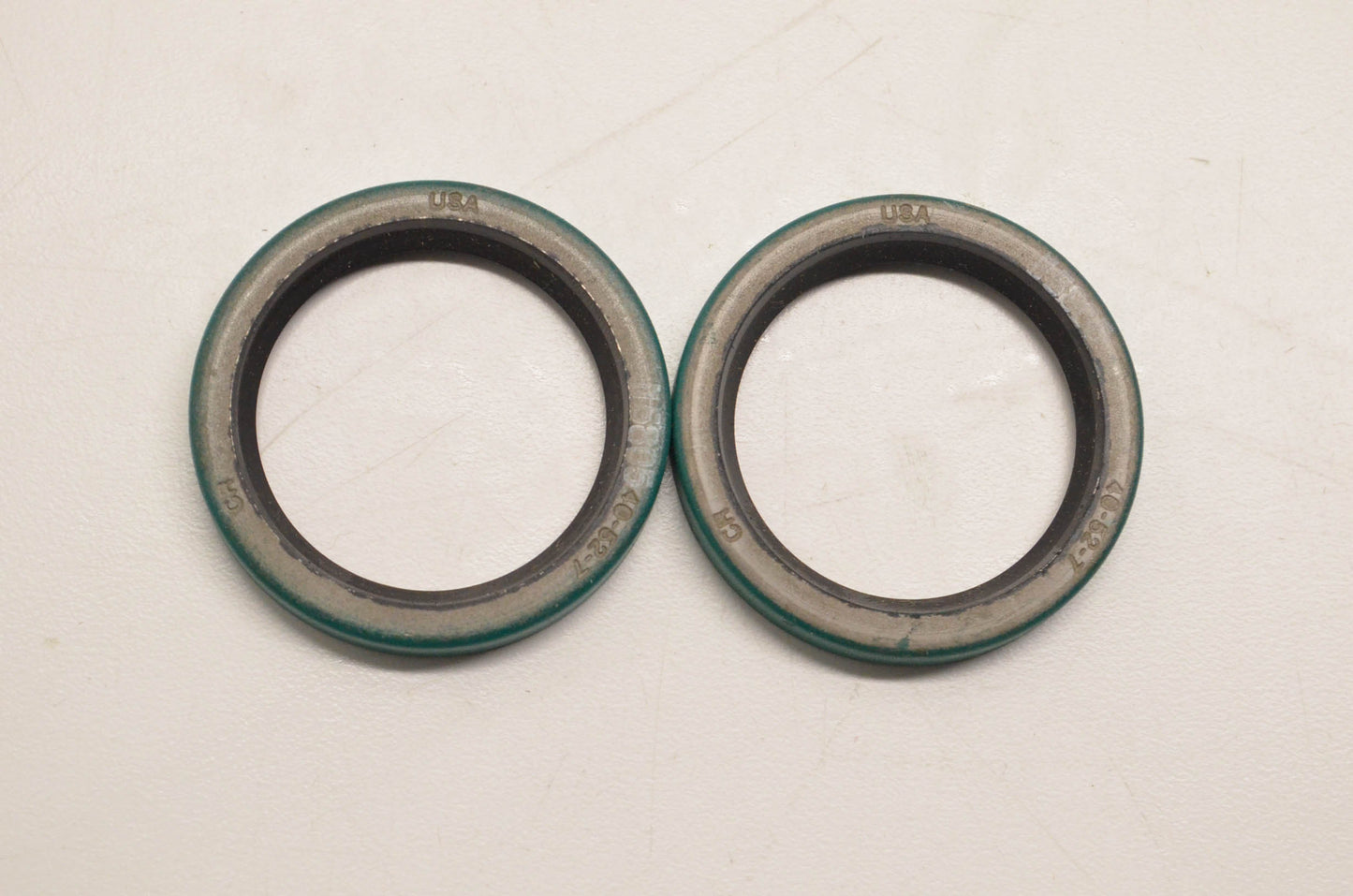 CR 15805 Oil Seals Qty 2 NOS