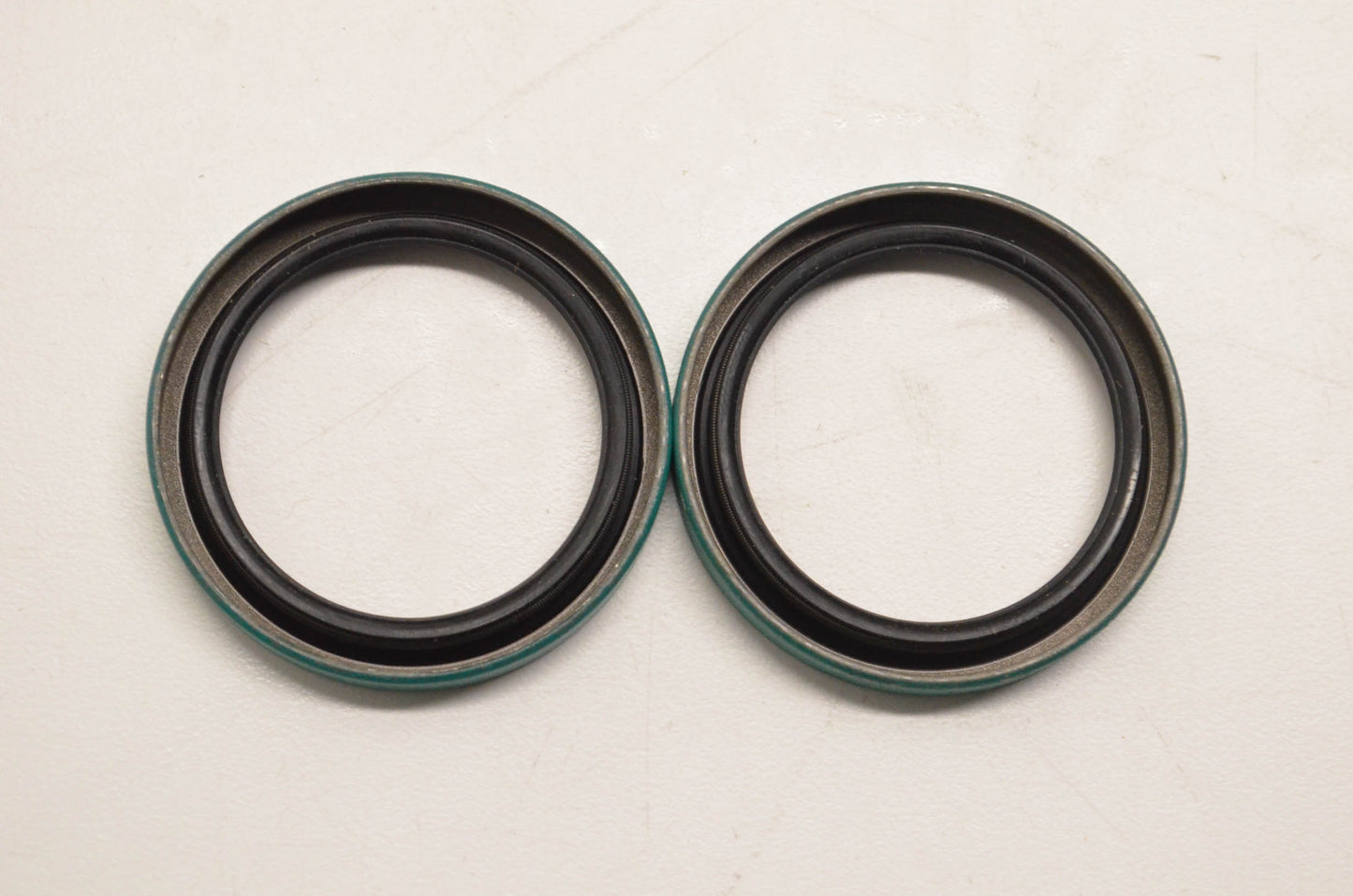 CR 15805 Oil Seals Qty 2 NOS