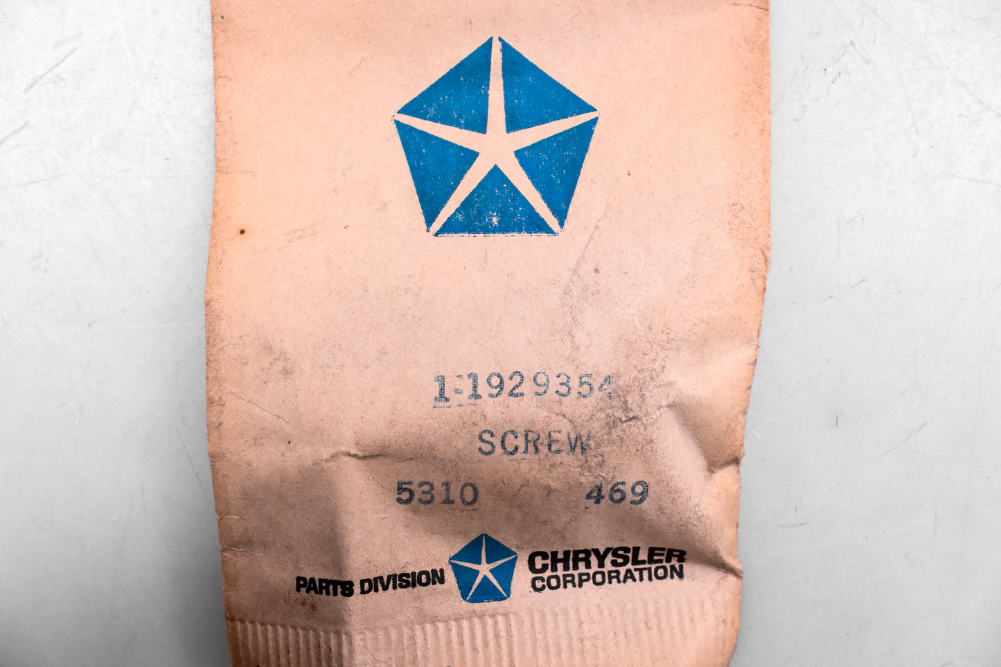 Chrysler 1929354 Bearing Retainer Screw NOS