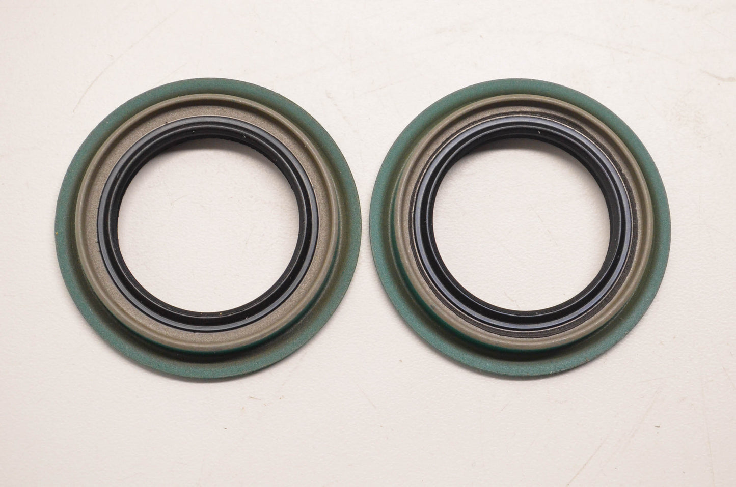 CR 15746 Oil Seals Qty 2 NOS