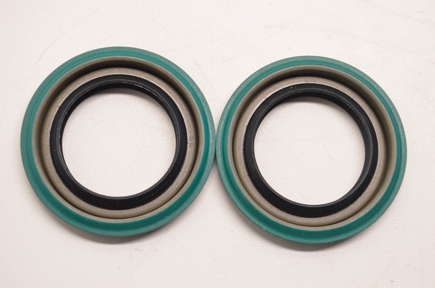 CR 15746 Oil Seals Qty 2 NOS