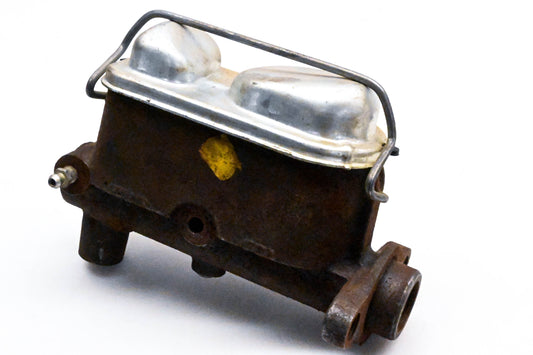 EIS E71245, EIS131 Master Cylinder Assembly NOS