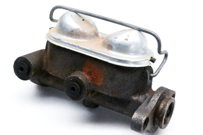 EIS E77017, EIS129 Master Cylinder Assembly NOS