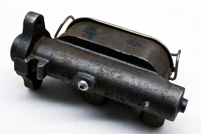 EIS E66712, EIS143 Master Cylinder Assembly NOS